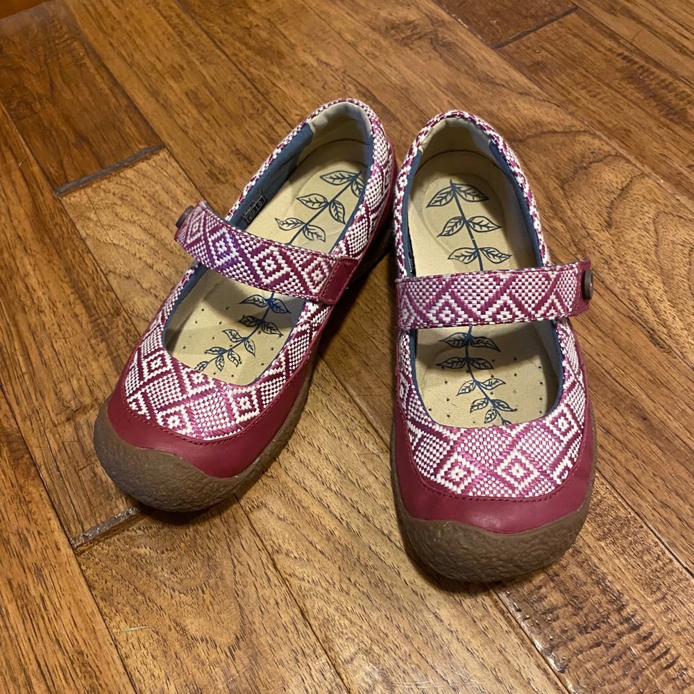 Women’s Keens